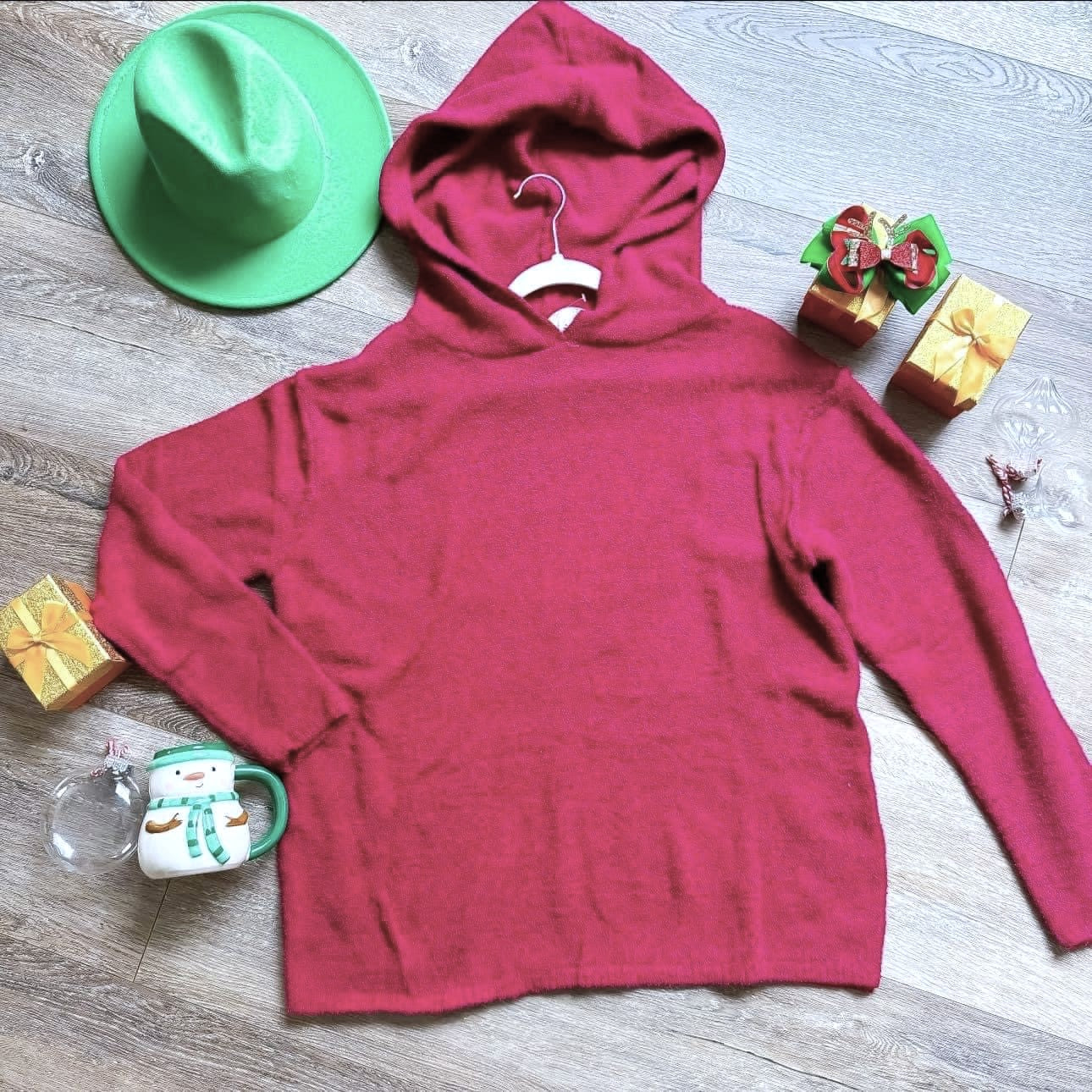 Red Robin Hooded Pullover
