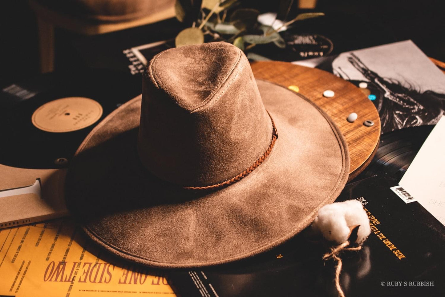 SUEDE HAT