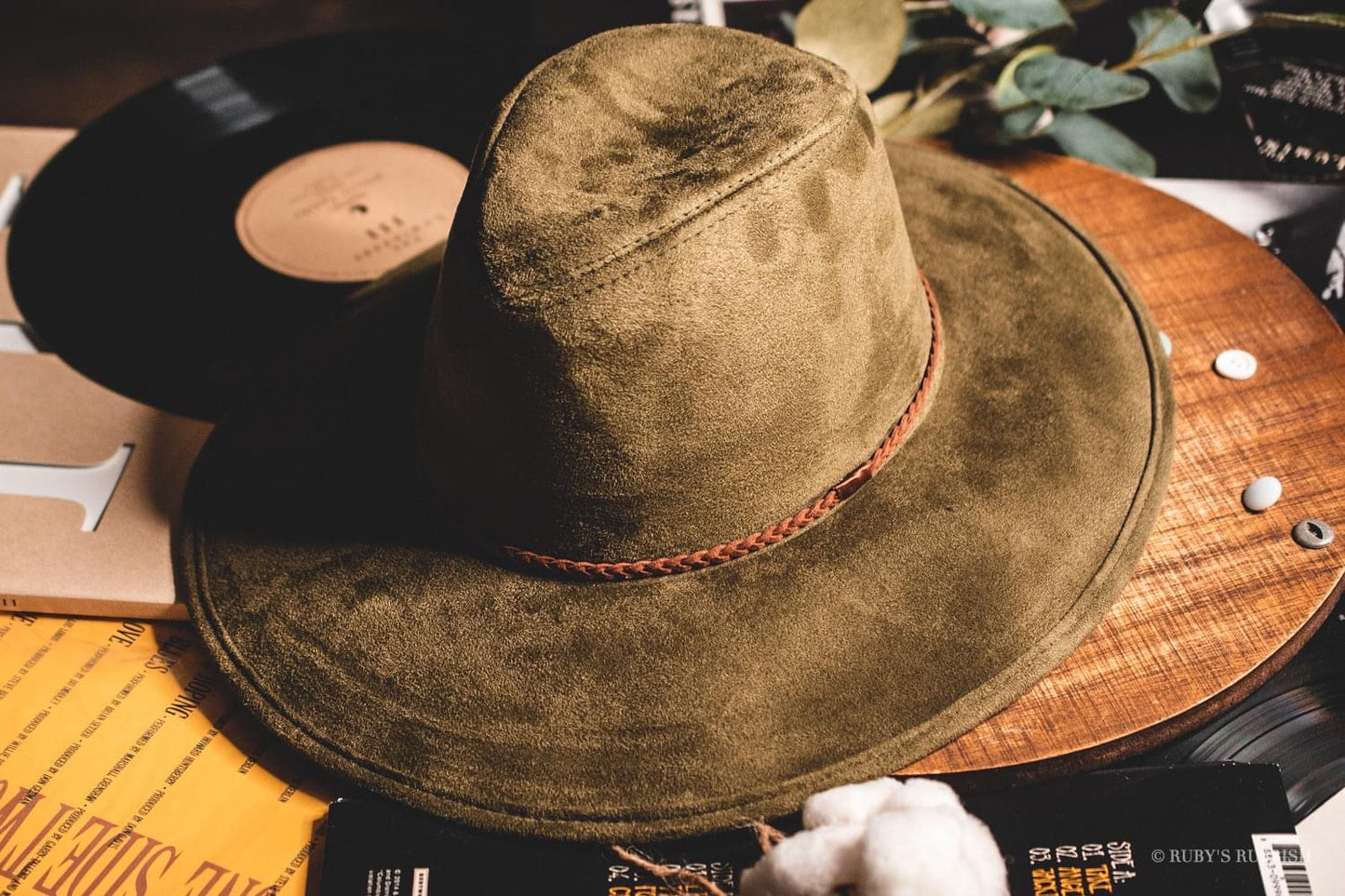 SUEDE HAT