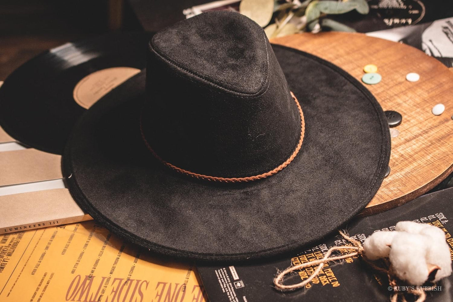 SUEDE HAT
