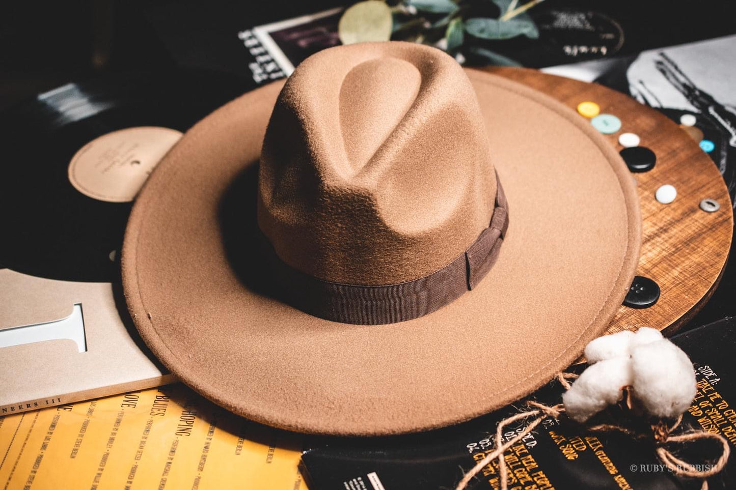 WIDE BRIM FELT HAT