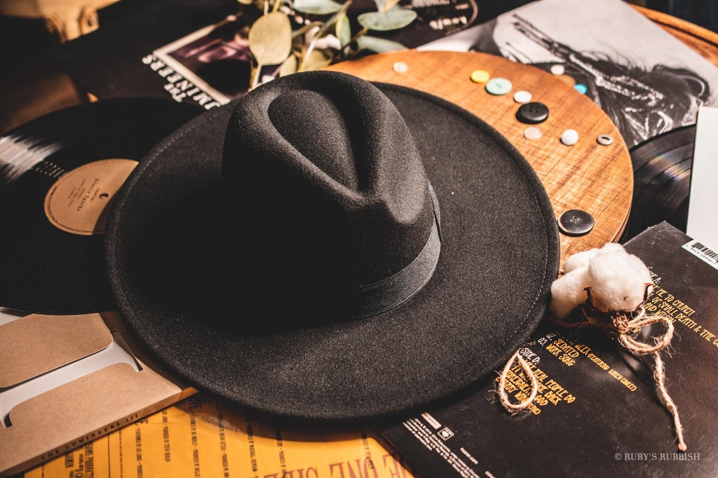 WIDE BRIM FELT HAT