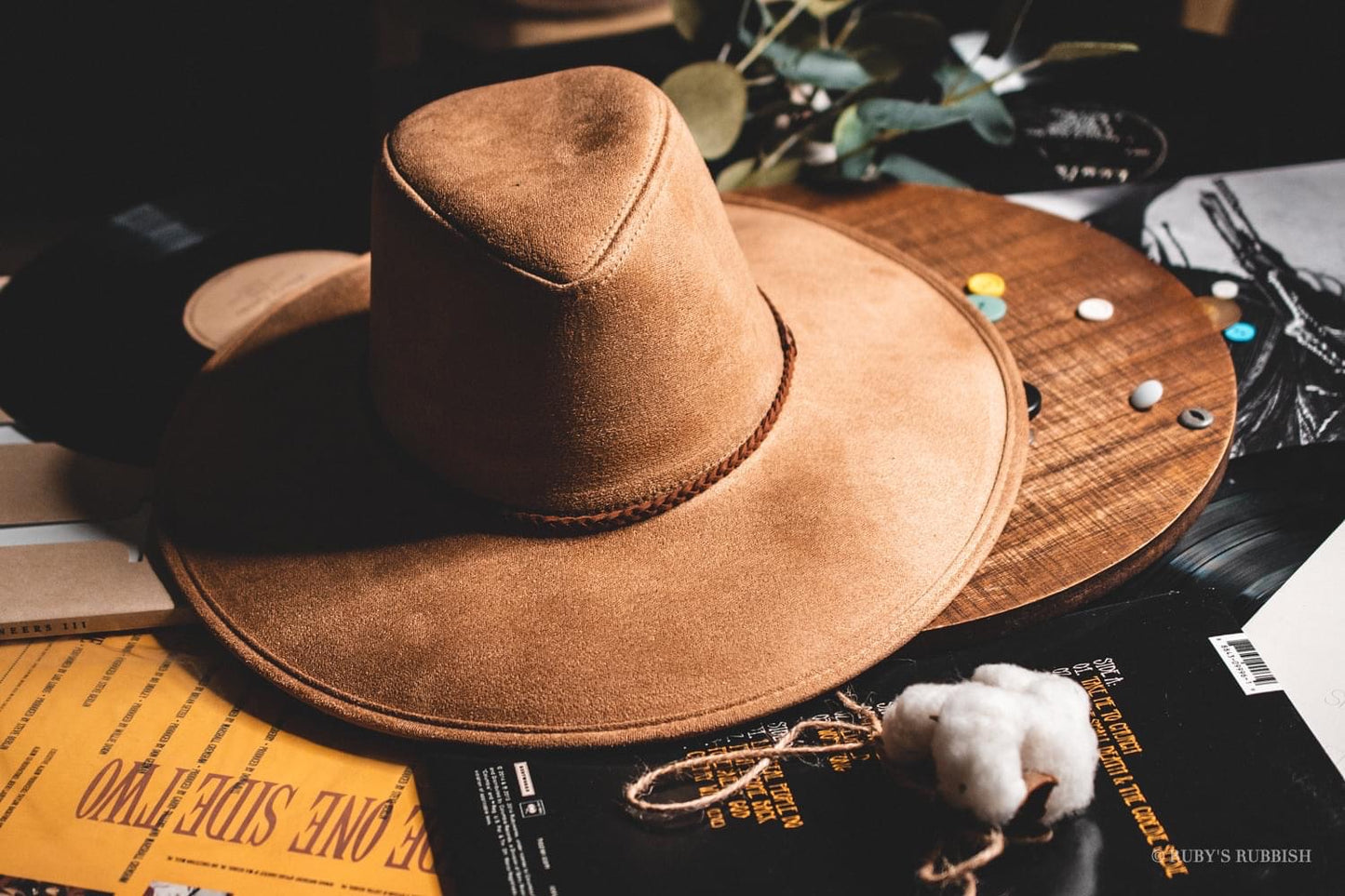 SUEDE HAT